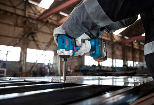 Акумуляторний ударний гайковерт 18V-215